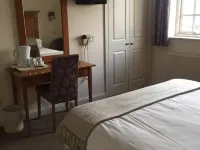 The Crown Inn Hotels in Swindon
