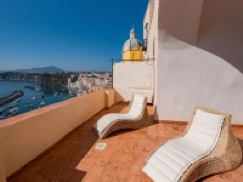 Hotel la Casa Sul Mare Hotels in Procida