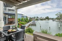 Captains Cove Resort - Waterfront Apartments