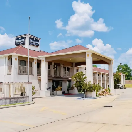 Magnolia Inn and Suites