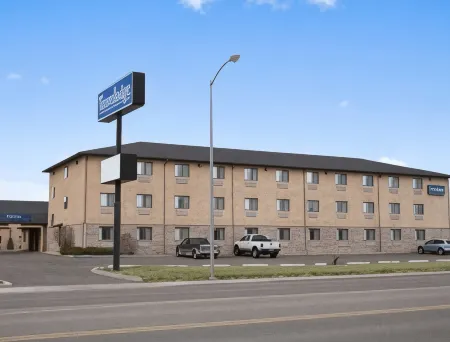 Travelodge by Wyndham Elko NV Отели рядом с Аэропорт Элко