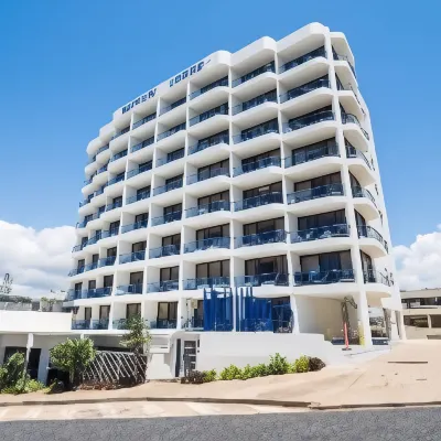 Bayview Tower Hotels near Spring Head Lookout