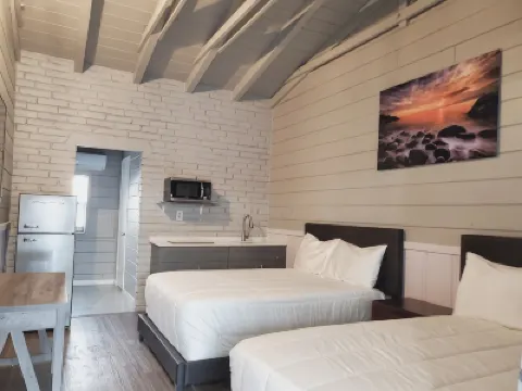 Hollywood Gardens Inn & Suites Hotels near T.Y. (Topeekeegee Yugnee) Park