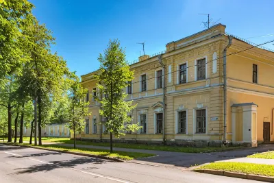 Pushkinskaya Usadyba Hotel Hotels near The Alexander Park