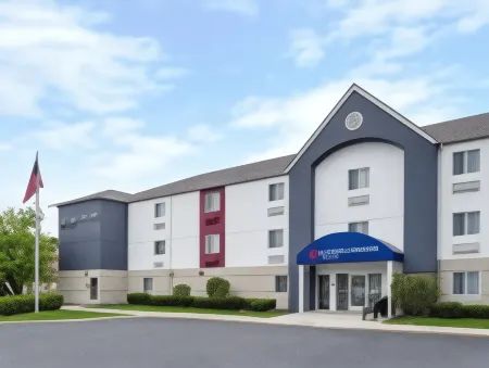 Candlewood Suites Rockford Отели рядом с достопримечательностью «Swanson Park»