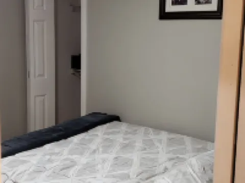 Cozy cottage in  Warwick's West Bay Hotels in Warwick