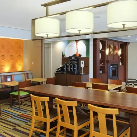 Fairfield Inn & Suites Colorado Springs South Отели в г. Стратмур