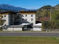 Vacation apartment Edeltraud on Lake Millstatt, hiking vacation and much more, apartment 3 Hotels in Dobriach