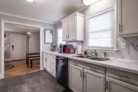 Elk Spur Outpost – Wine, Hike, Walk to Fun! Hotels in Elkin