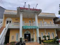 HOTEL NAYORA PRABUMULIH Hotel dekat Cahaya Bangunan Keramik