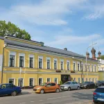Богоявленский Отель-Бутик Отели рядом с достопримечательностью «Юго-западная башня Спасо-Преображенского монастыря»