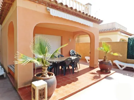 Agradable Casa con Piscina en Les Tres Cales Отели в г. Л'Амеллья-де-Мар