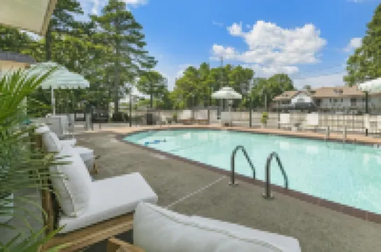 Candlewick Inn and Suites