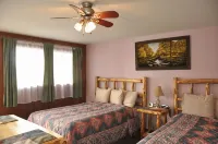 Long Holiday Motel - parking