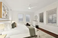 North Fremantle Retreat | Walk to Beach, River & Train - บังกะโล