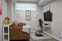 Homely 2Bdr Suite w/ Self Check-in / Steps from Shopping, Shc & Near Deerfoot - Daireler