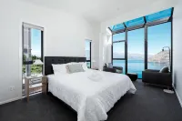 The Alpine Lakeview Luxe Retreat VI by Peakhost Hotel di 