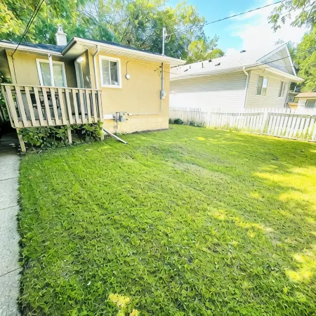 Riverside 4 bdrm w 2 KING beds • 10min DT • Sleeps 8!