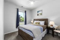 Cozy Nautical Themed 2-bedroom condo with AC in charming Traverse City. - 4-Star