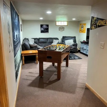 Walk to Lambeau! - Bart Starr 3 Bedroom House Near Marquette Park, Sleeps 10
