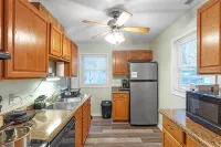 MSU Area, 65 Inch TV, Elevated Deck, Pets Welcome, Full Kitchen,  TV in Bedroom.