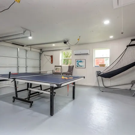 Lakeside Retreat – 6BR, Huge Backyard, Private Sandy Beach Access!
