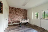 Spacious Luxury Lakefront Home w/ Hottub, Outdoor Sauna, & Gym Near Clemson