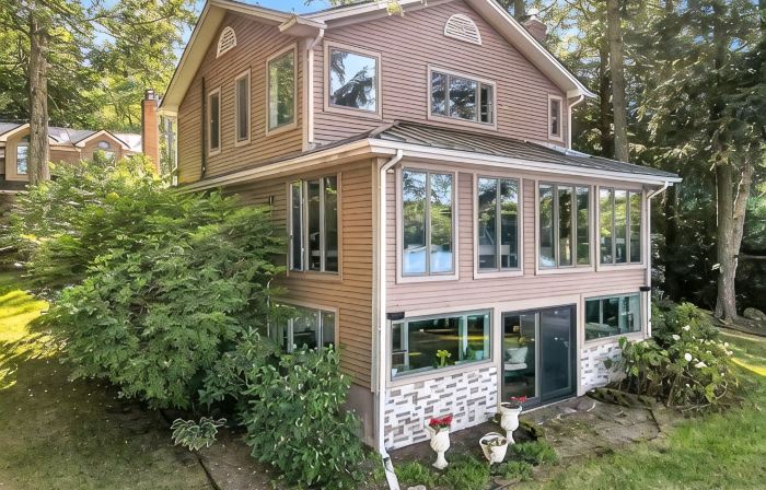 Spacious 5-bedroom lakefront home on pristine Lower Narrows Pond in Winthrop