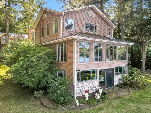 Spacious 5-bedroom lakefront home on pristine Lower Narrows Pond in Winthrop