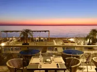 Waves Hotel Hotels in Umluj