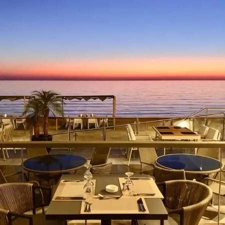 Waves Hotel