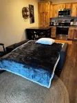 Forest Bathing. Lake Superior Views. Charming 1 bedroom apartment/suite.
