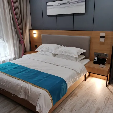 Fengqiu Lotus Hot Spring Hotel