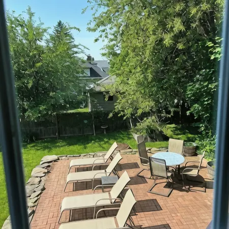 CHARMING LARGE 3 Bedroom Entire Home Отели в г. Вустер
