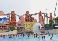 HuaDu Seaview Holiday Apartment (Wuchuan Dinglongwan Dessass Water World Branch) - ติดทะเล