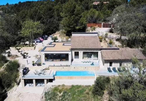 Architect-designed villa Le Panda Blanc. Nature and absolute calm. At the gateway to the Luberon - Villas