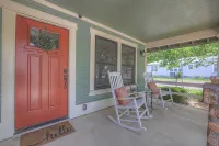 Charming Cottage-3 Mins to Downtown-Pet Friendly! - 3-Star