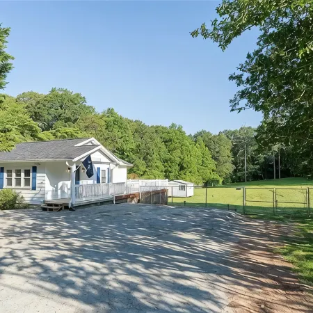Charming 2-bedroom house in Clemson 4mi. from Death Valley and 1mi. from Mac's
