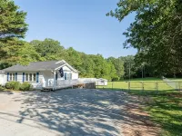 Charming 2-bedroom house in Clemson 4mi. from Death Valley and 1mi. from Mac's