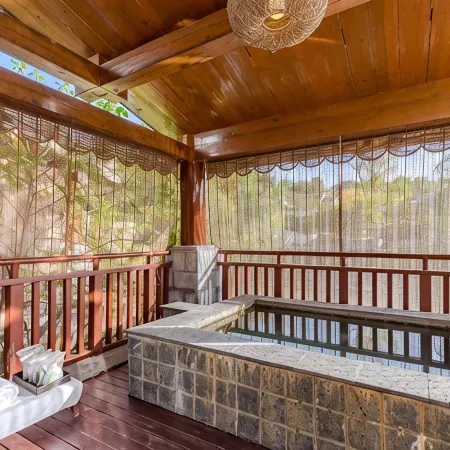 Shumyip Hot Spring Hotel