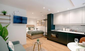 Lindenstone Apartments
