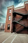 HUGE Penthouse Suite- 3 BR & 2 Bath w/Elevator. Walk to UK-Downtown-Rupp - 4-Star
