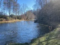Cozy 1 Br Cabin 100 Feet from the Linville River Near Newland, NC. - Chalets