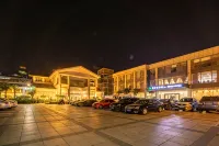 Woods Hotel - parking