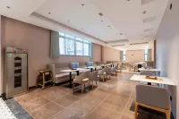 Yizhi Hotel (Changsha Wanjiali Square Mawangdui Metro Station)