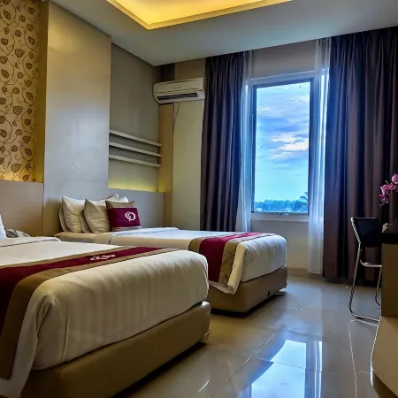 Grand Parama Hotel
