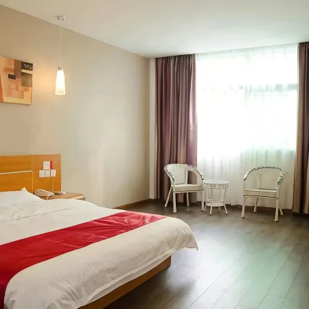 Huayi Collection Hotel (Peixian Futailong Plaza)