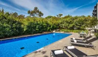 Oaks Sydney North Ryde Suites - Rooftop Pools