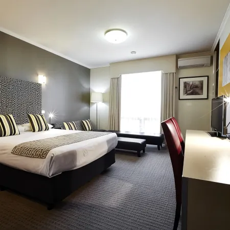 Sovereign Park Motor Inn
