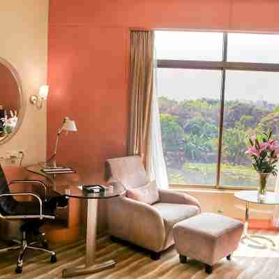 Lakeshore Grand Hotel Rooms